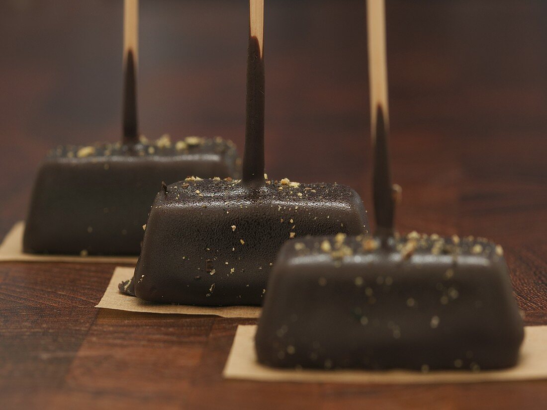 Schokoladenkonfekt mit schwarzem Pfeffer