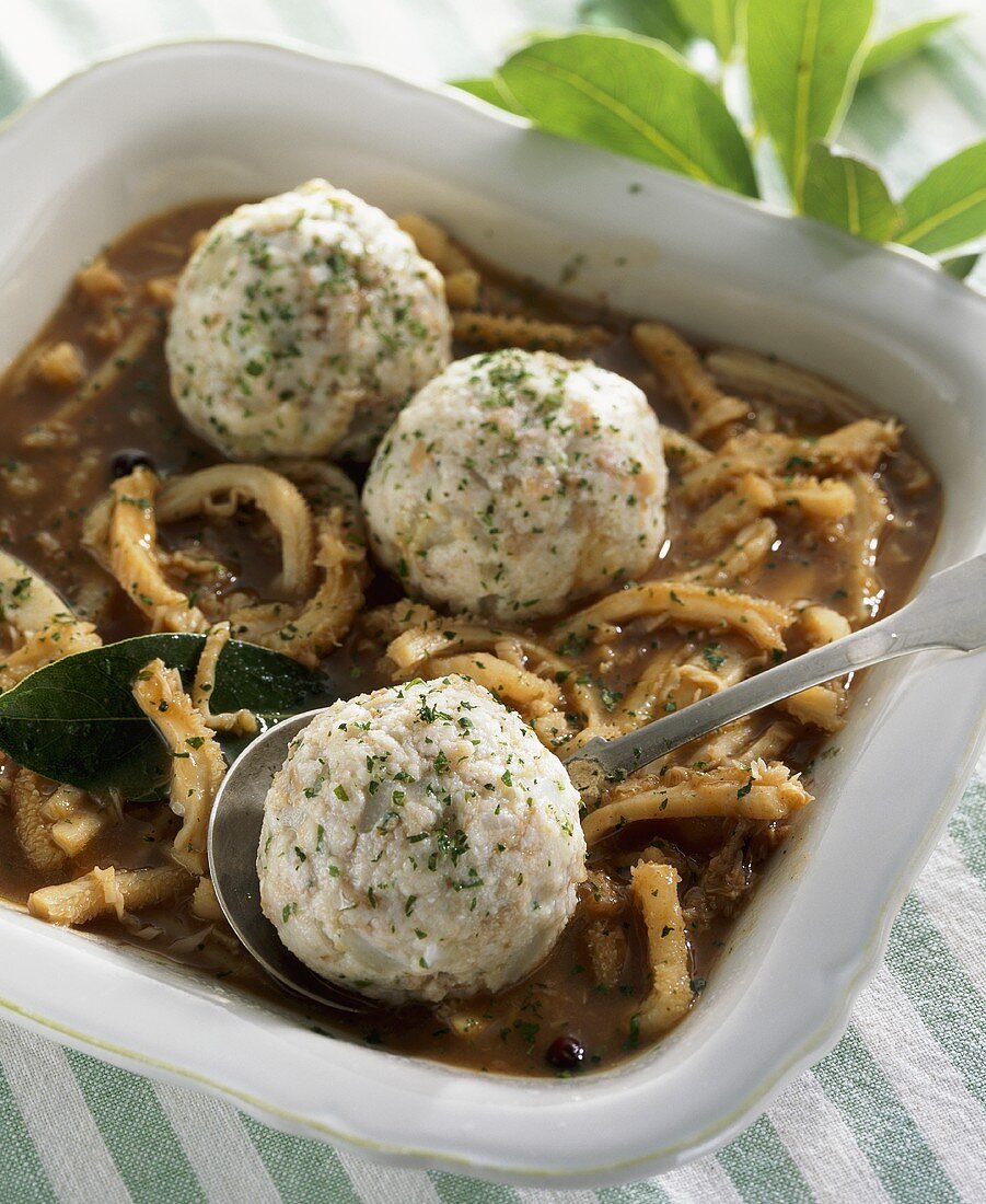 Saure Kutteln mit Semmelknödel