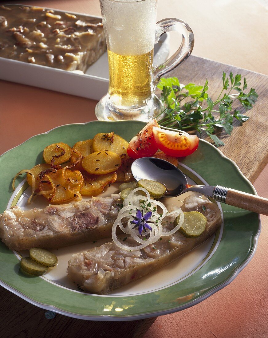 Knöcherlsülze (a type of brawn) with fried potatoes