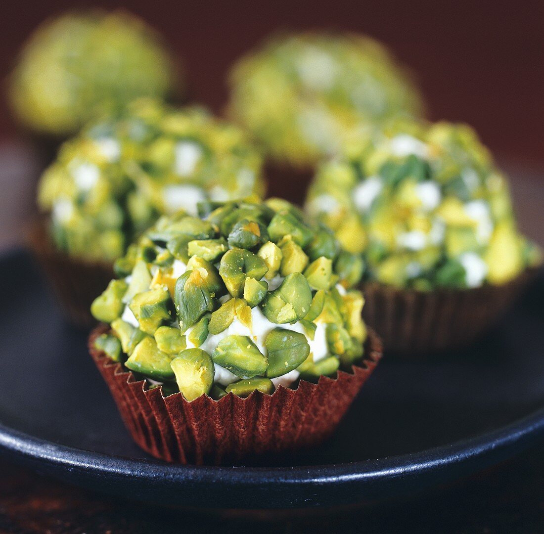 Small pistachio cakes