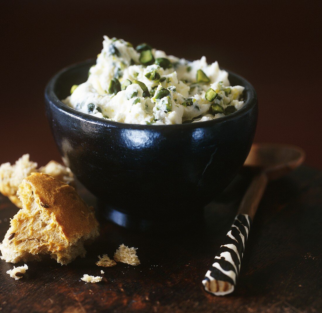 Fresh goat's cheese with pistachios (spread or dip)