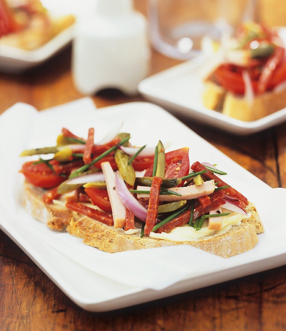 Chicken and vegetable open sandwich