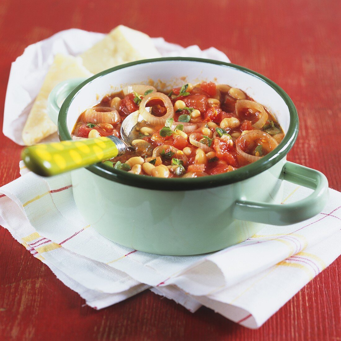 Gemüseeintopf mit weissen Bohnen und Tomaten