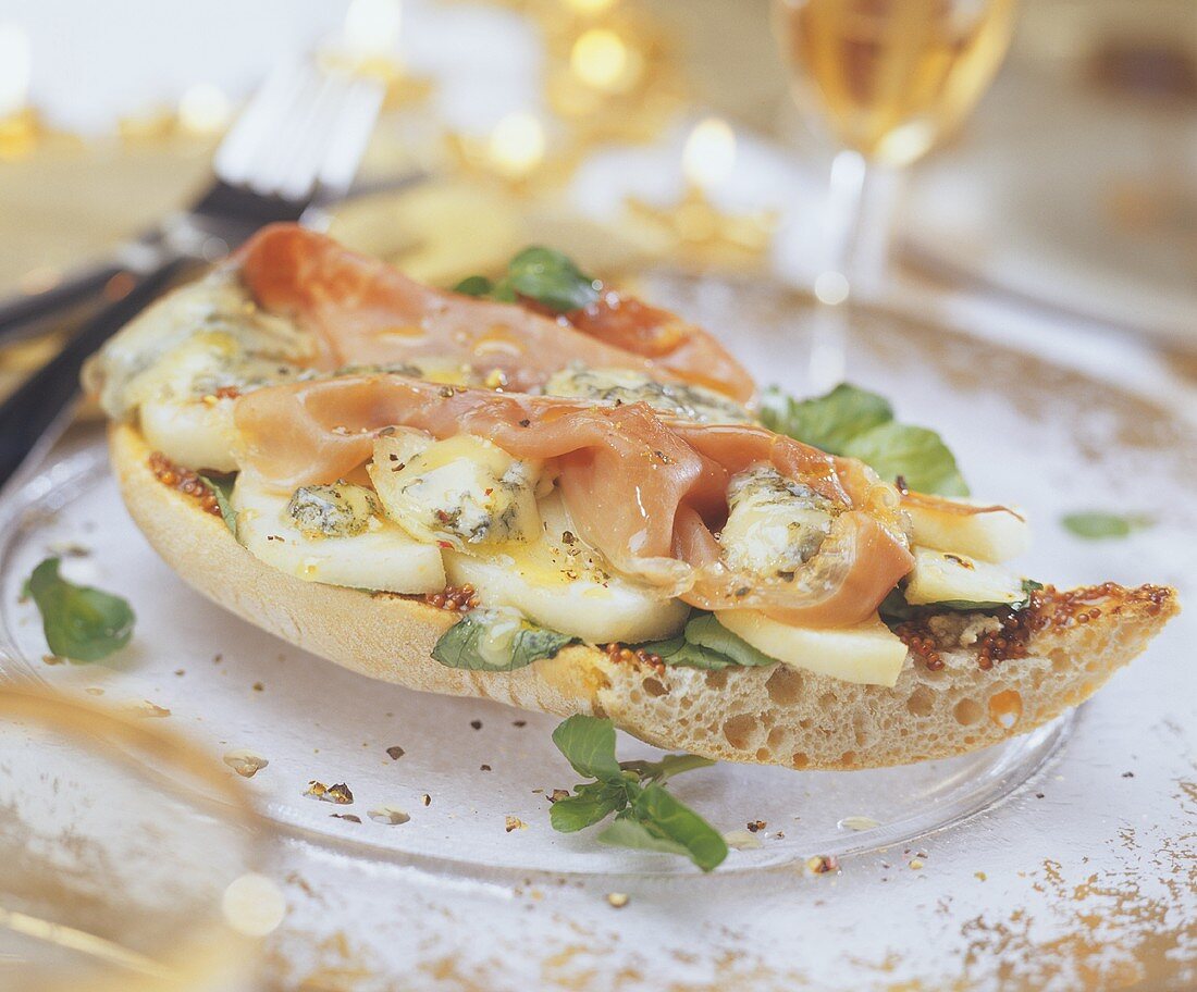 Ciabatta mit Birnen, gegrilltem Stilton und Schinken