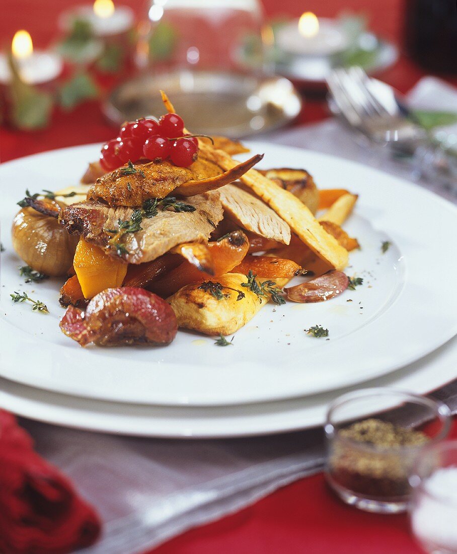 Truthahnbraten mit Gemüsebeilage zu Weihnachten