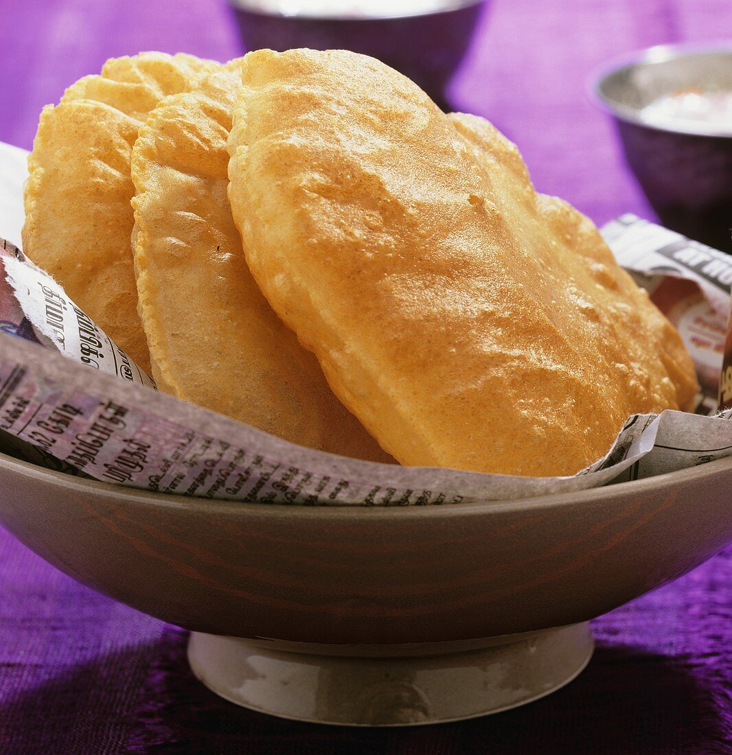 Frittierte Poori-Brote (Indien)