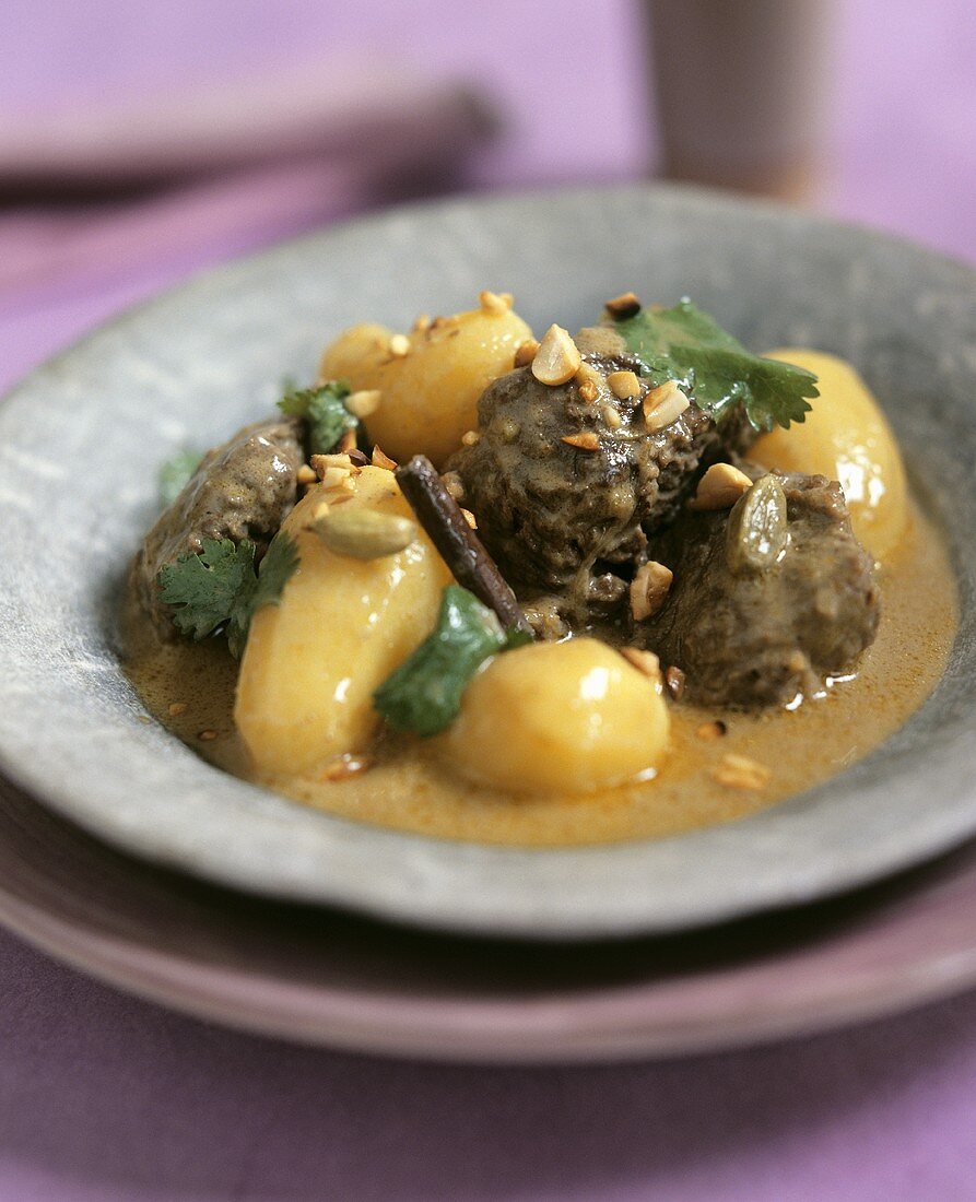 Massaman curry (Beef curry with potatoes, Thailand)