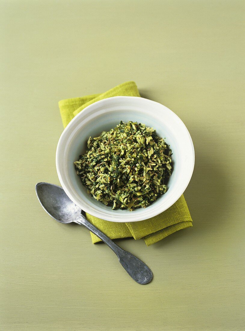 Spinach rice with mint and caraway