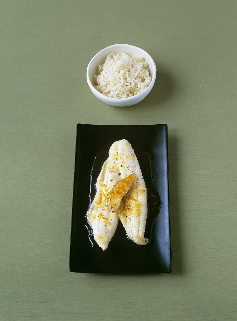 Sole with pomelo and rice