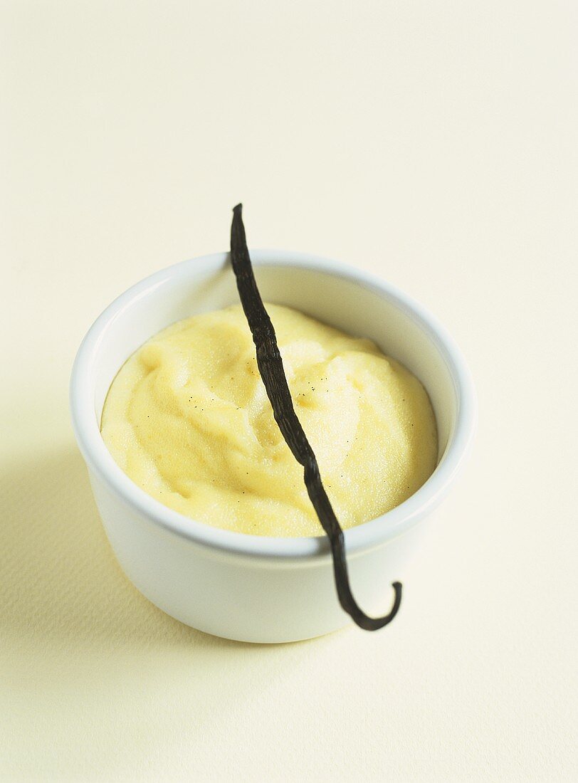 Semolina pudding with vanilla