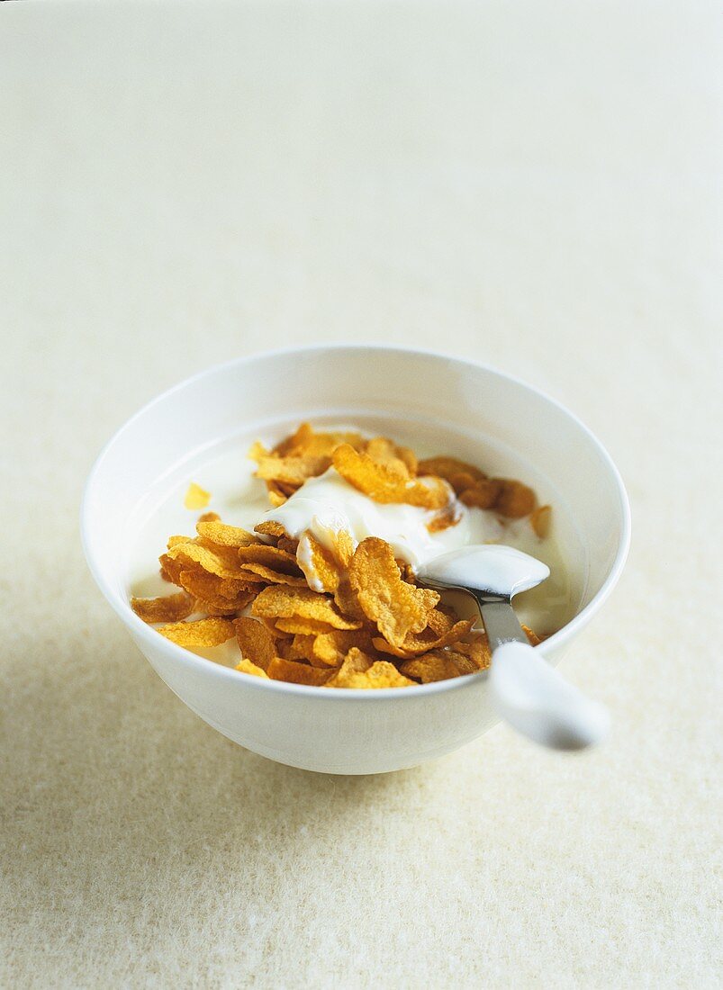 Cornflakes with yoghurt