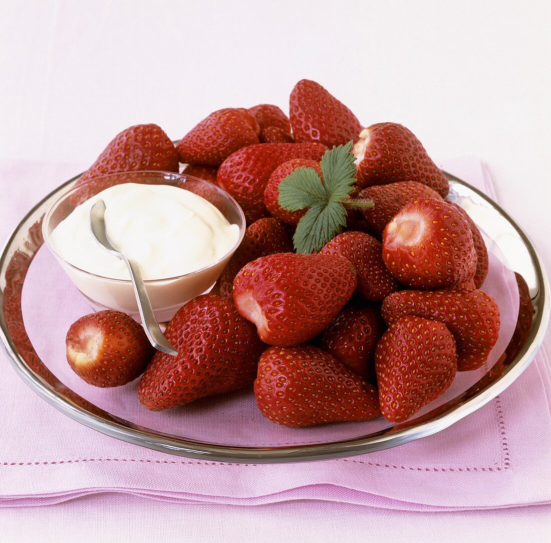 Fresh strawberries with cream