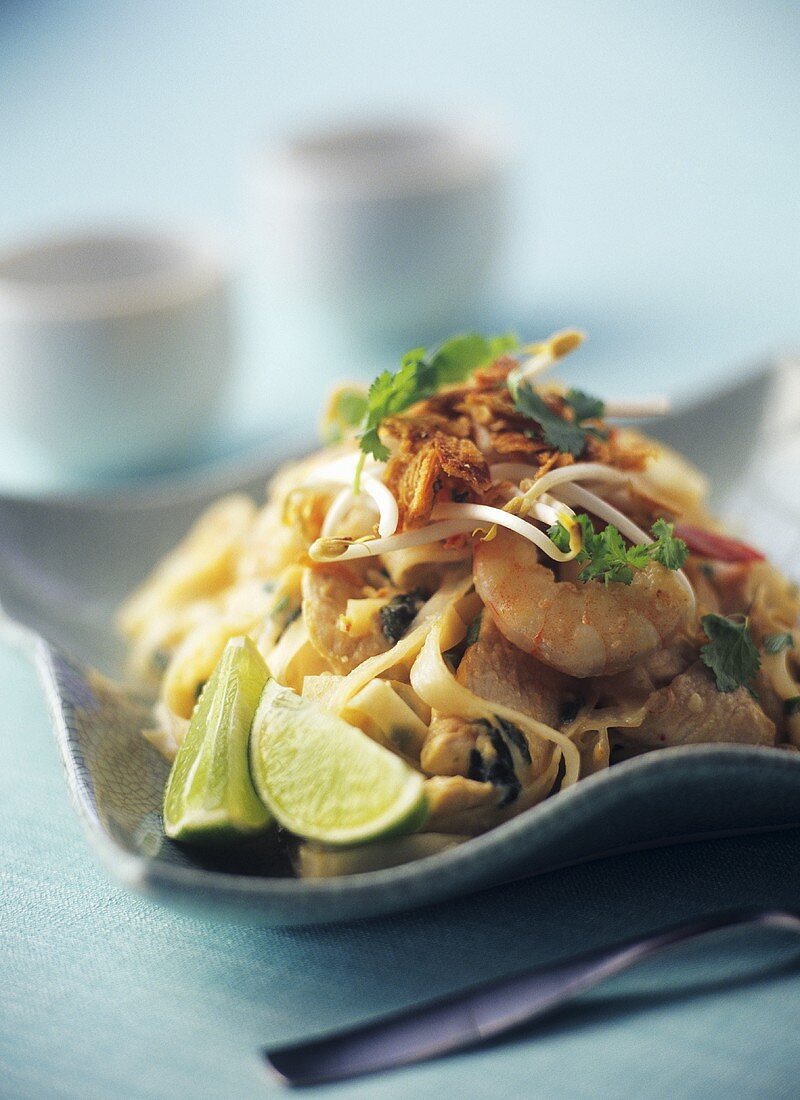 Pad Thai (Nudelpfanne mit Garnelen, Thailand)