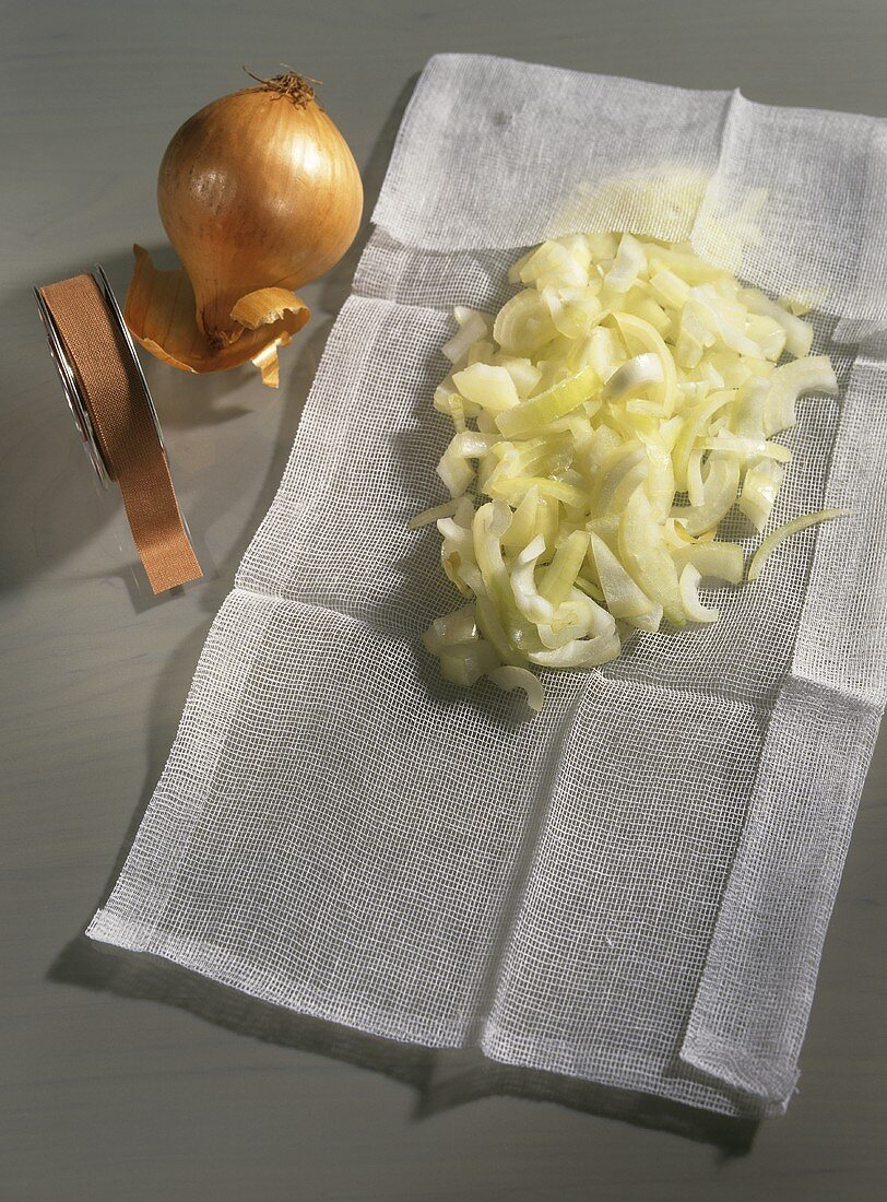 Making onion compress (for colds and earache)