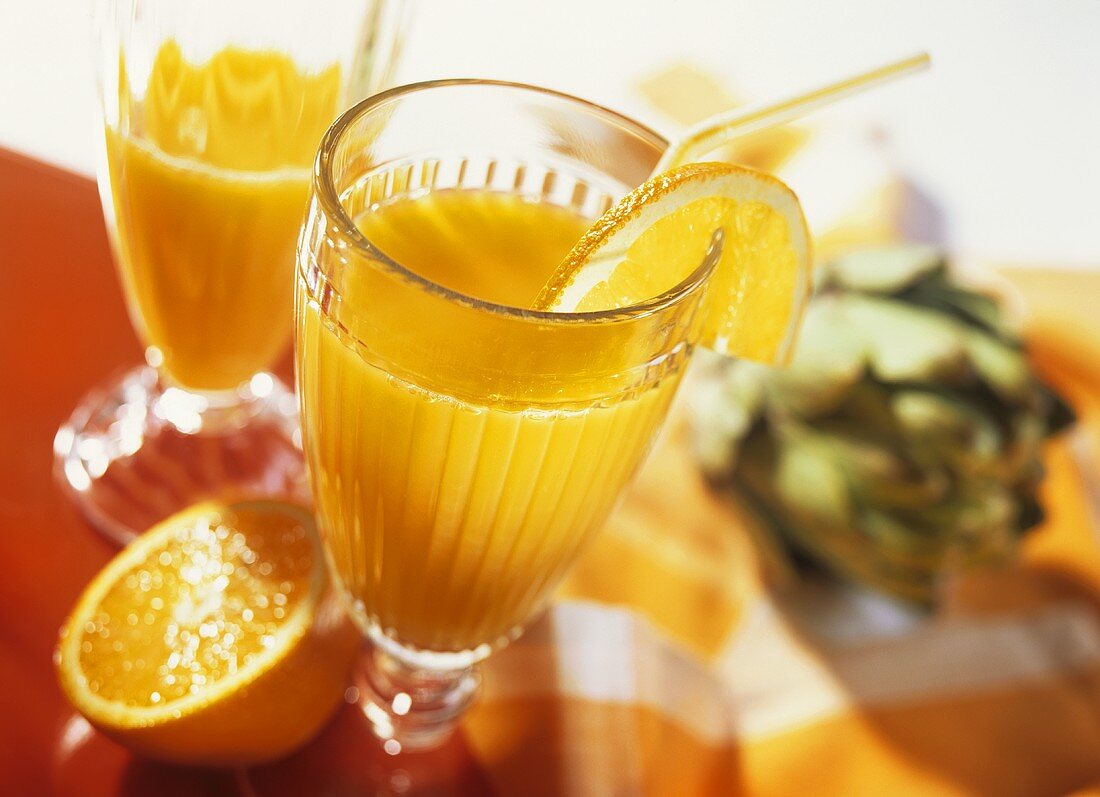Orangen-Artischocken-Drink