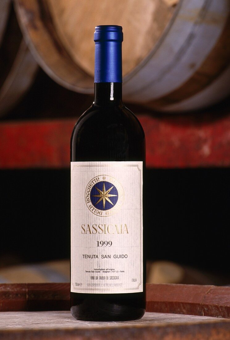 Flasche Sassicaia 1999 im Barrique Keller, Tenuta San Guido, Bolgheri