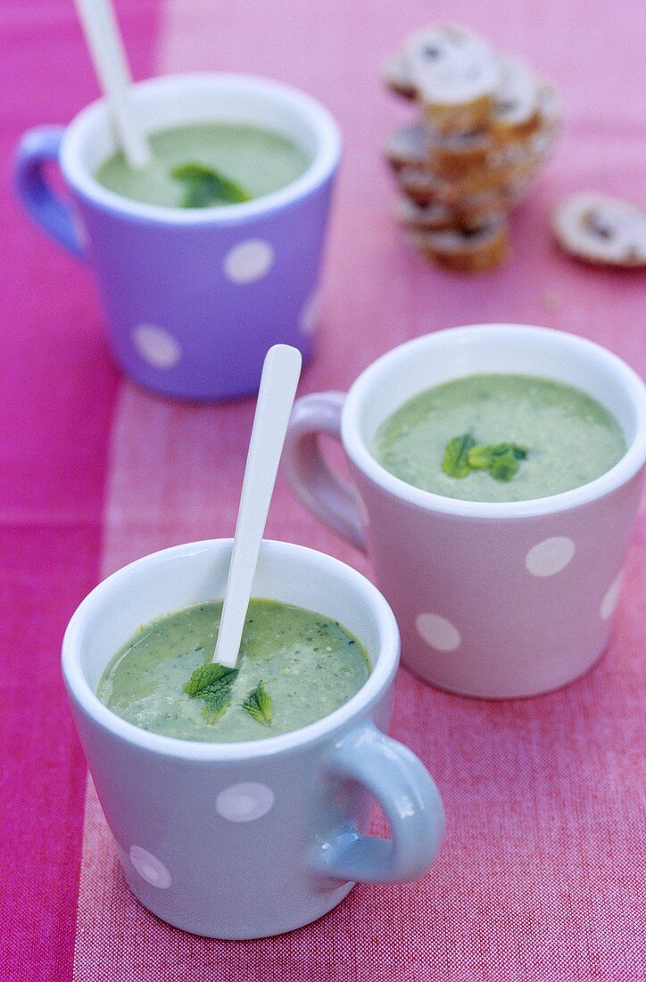 Pea soup with mint