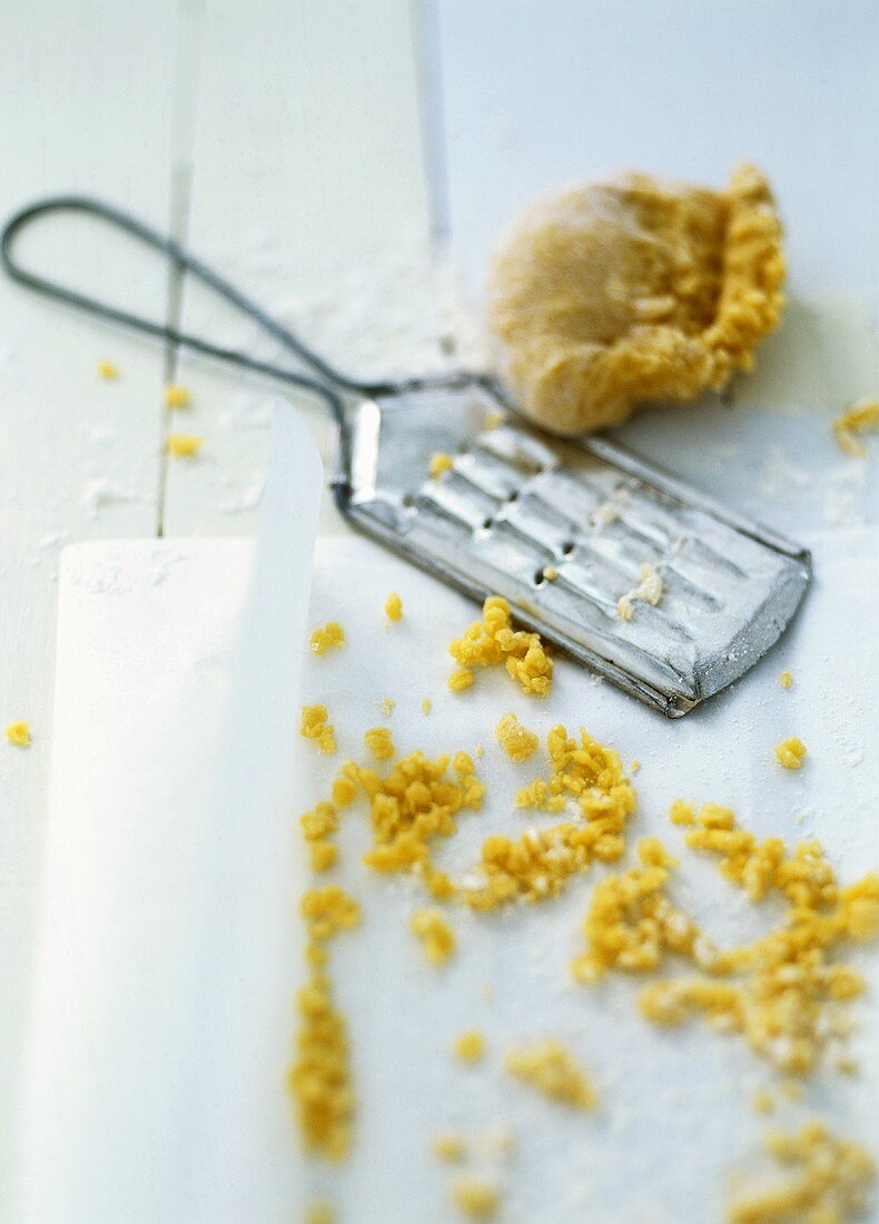 Pasta dough for grated pasta with grater