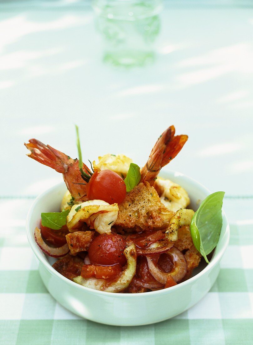 Tomato and bread salad with fried gambas