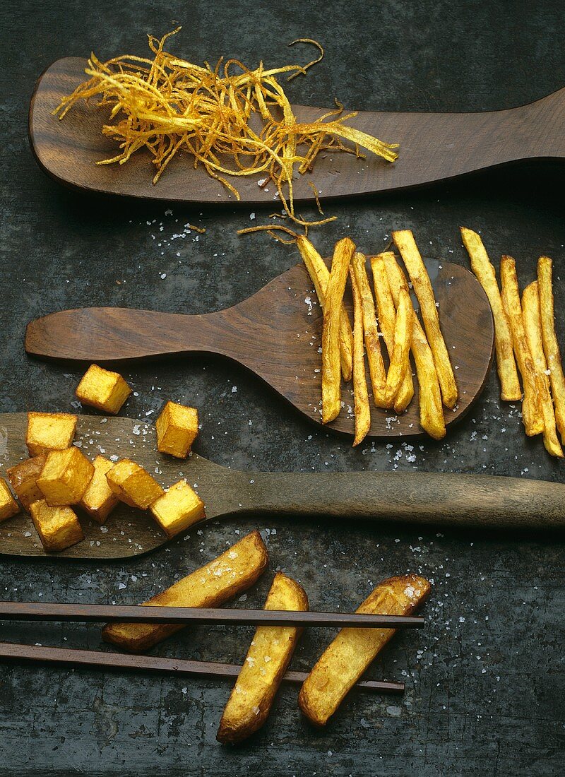 Straw potatoes, pommes frites (French fried), pommes Bataille, pommes Pont Neuf