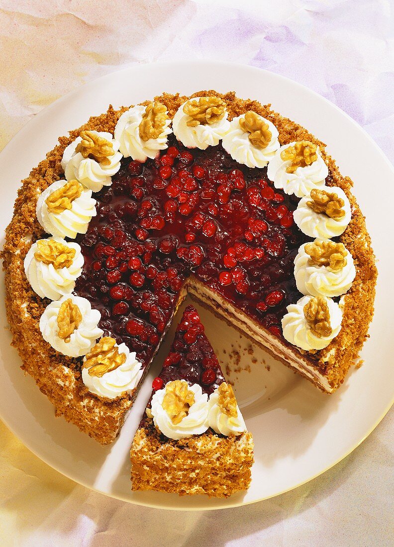 Cranberry gateau with nuts
