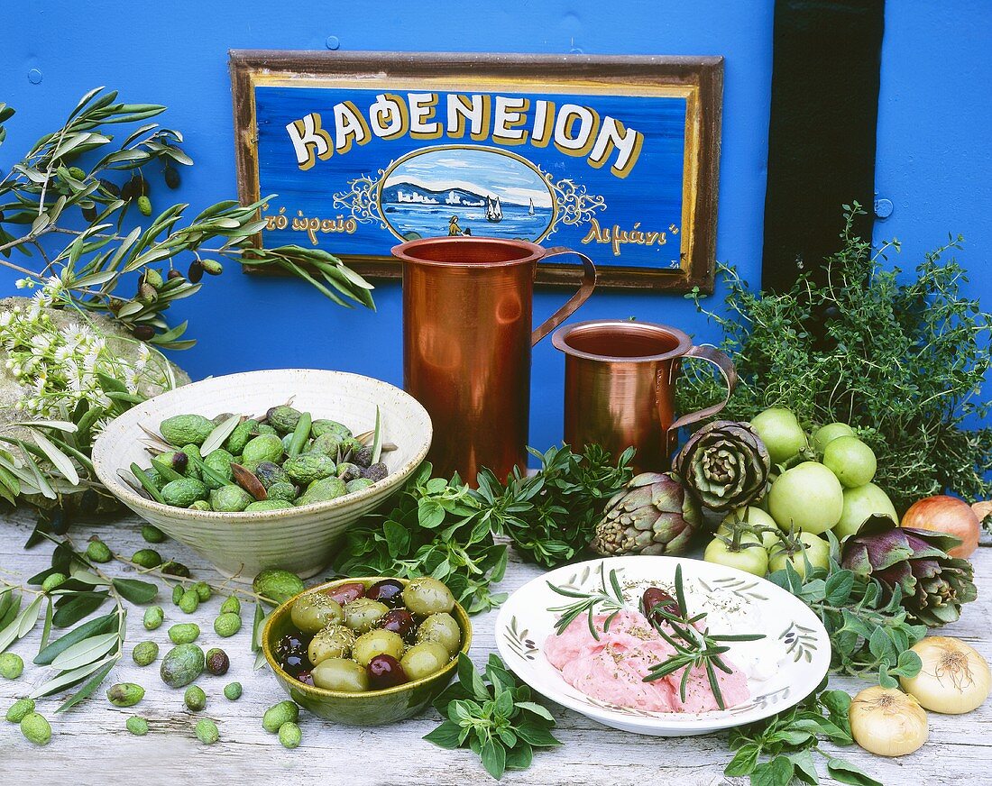 Taramas und Kräuter und Gemüse der griechischen Küche
