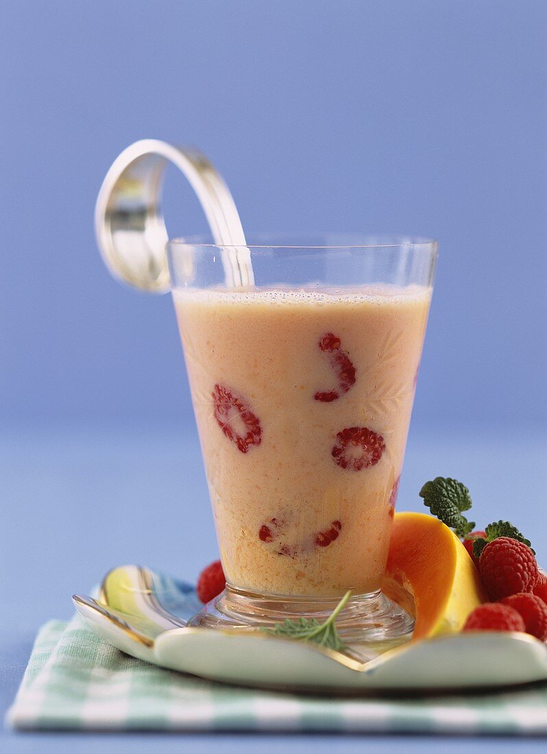 Kefir-yogurt drink with papaya and raspberries