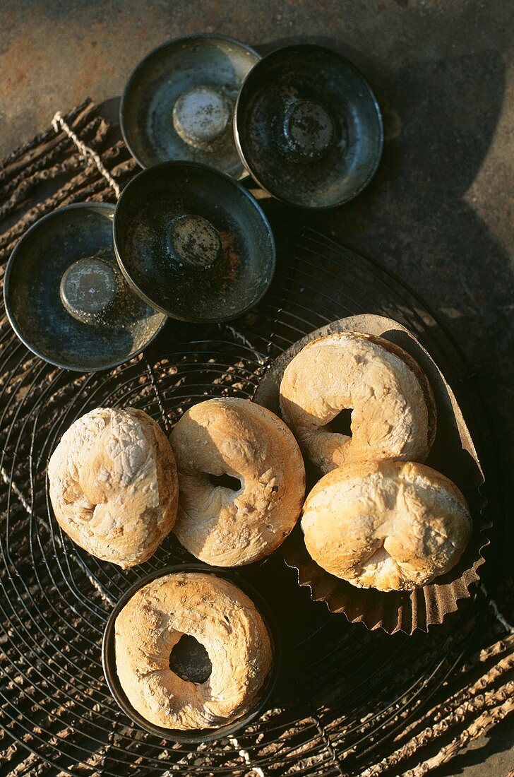 Small bread rolls in tins