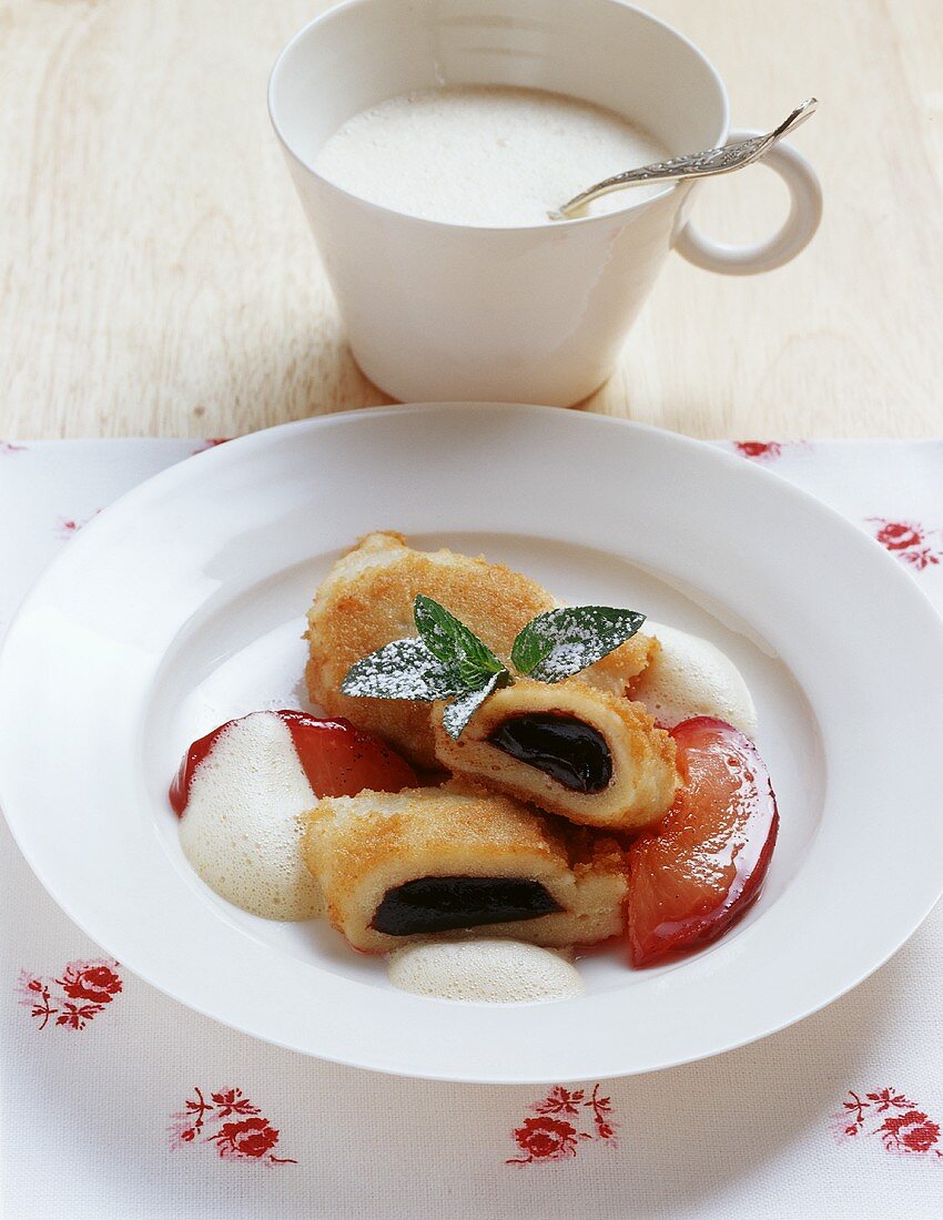 Powidltascherl (stewed plum pastries) on beer foam