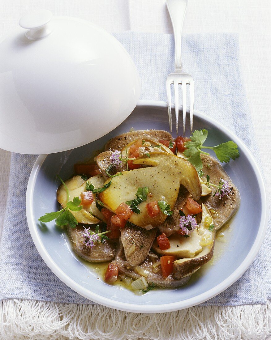 Lukewarm veal tongue with porcini mushrooms salad