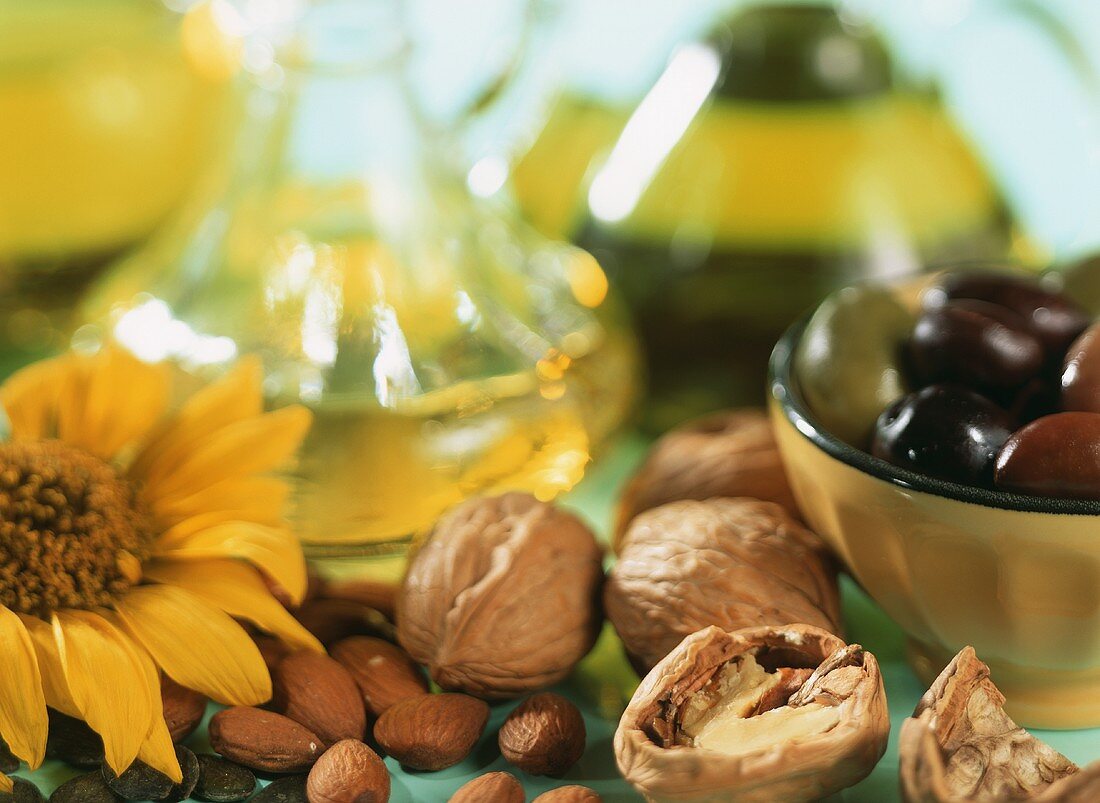 Sonnenblume, Nüsse, Oliven und Öle