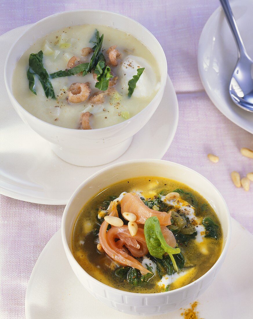Kohlrabi soup with prawns and curry-spinach soup with smoked salmon