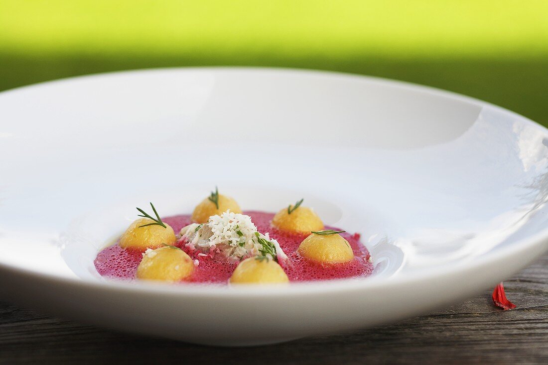 Beetroot soup with caramelised apples