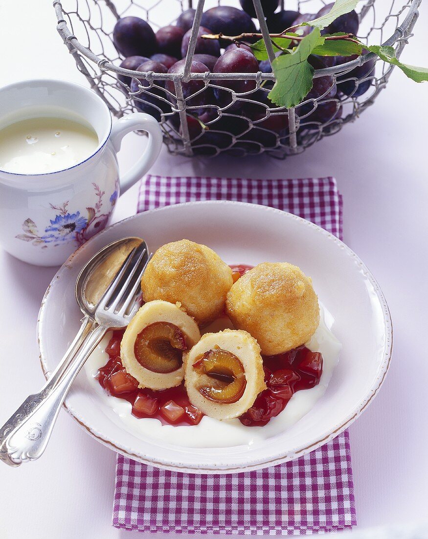 Quarkknödel mit Zwetschgen