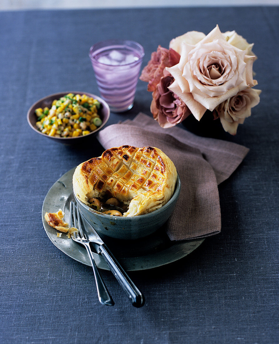 Chicken pie with leek and mushrooms