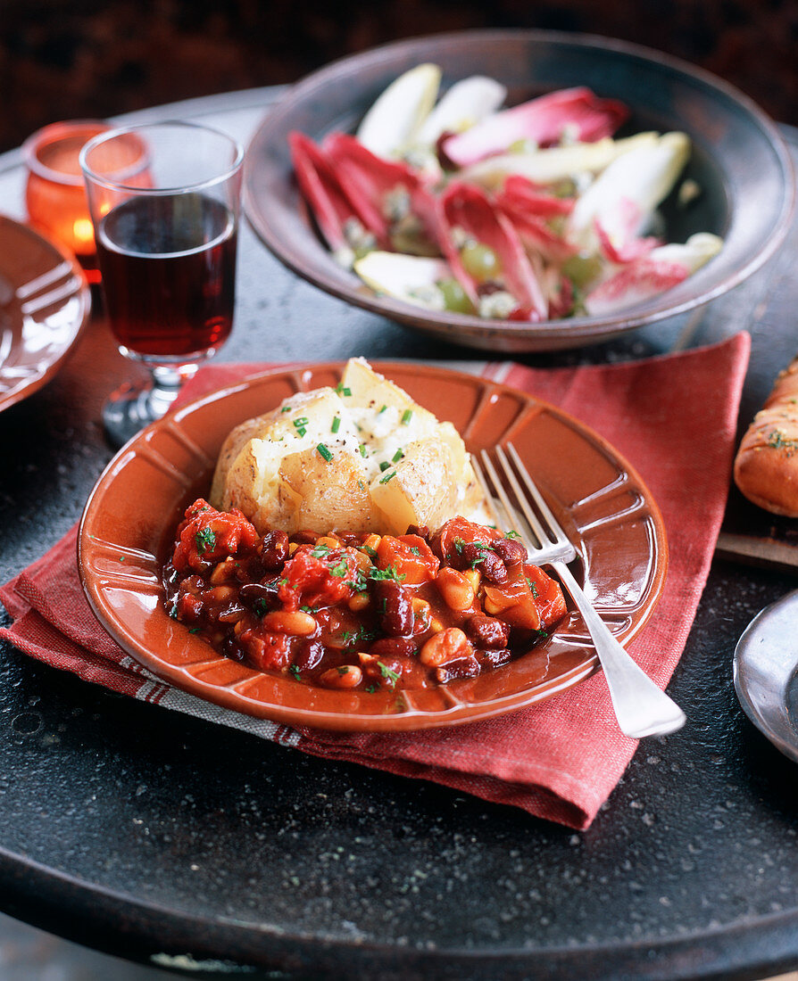 Chili sin Carne (Vegetarisches Chili) mit Jacket Potato