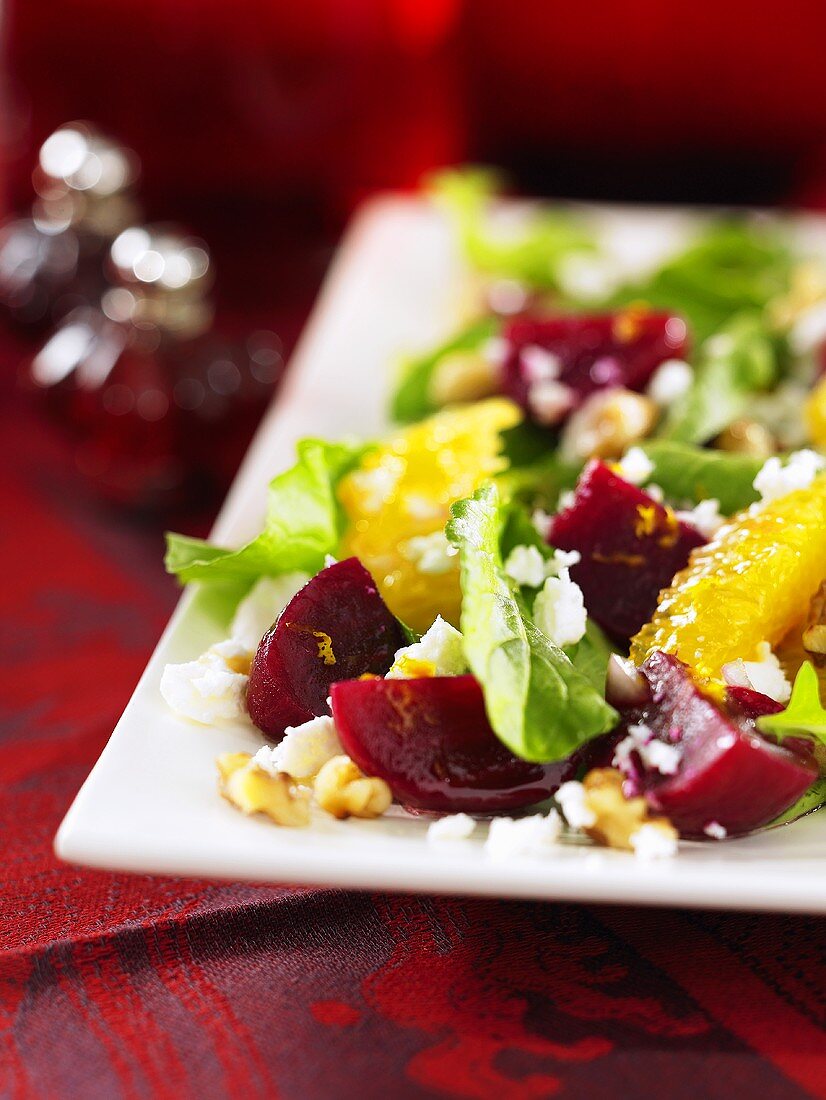 Rote-Bete-Salat mit Orangen und Walnüssen