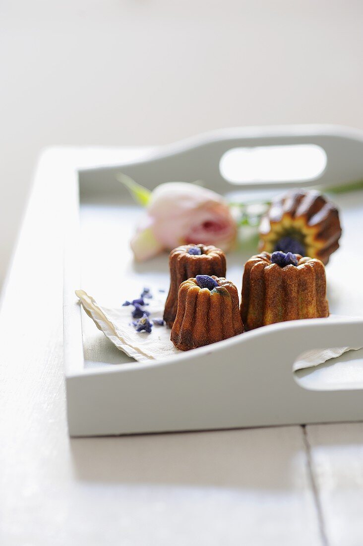 Canneles with violets