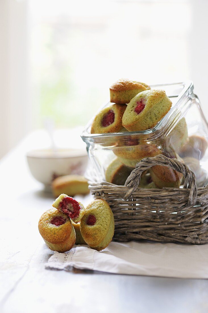Financiers with pistachios and raspberries (France)