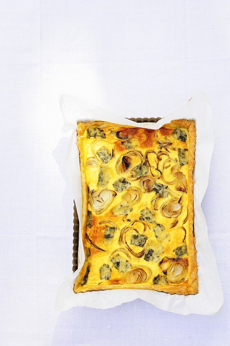 Onion tart with blue cheese