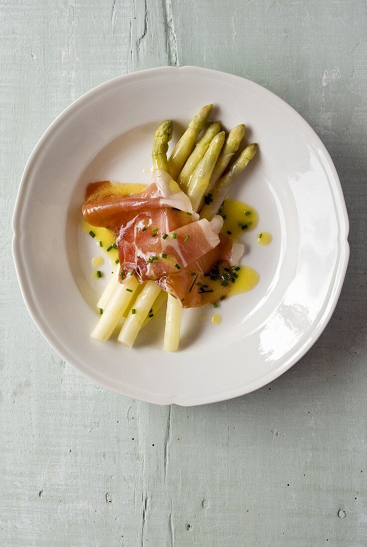 Asparagus with ham, seen from above