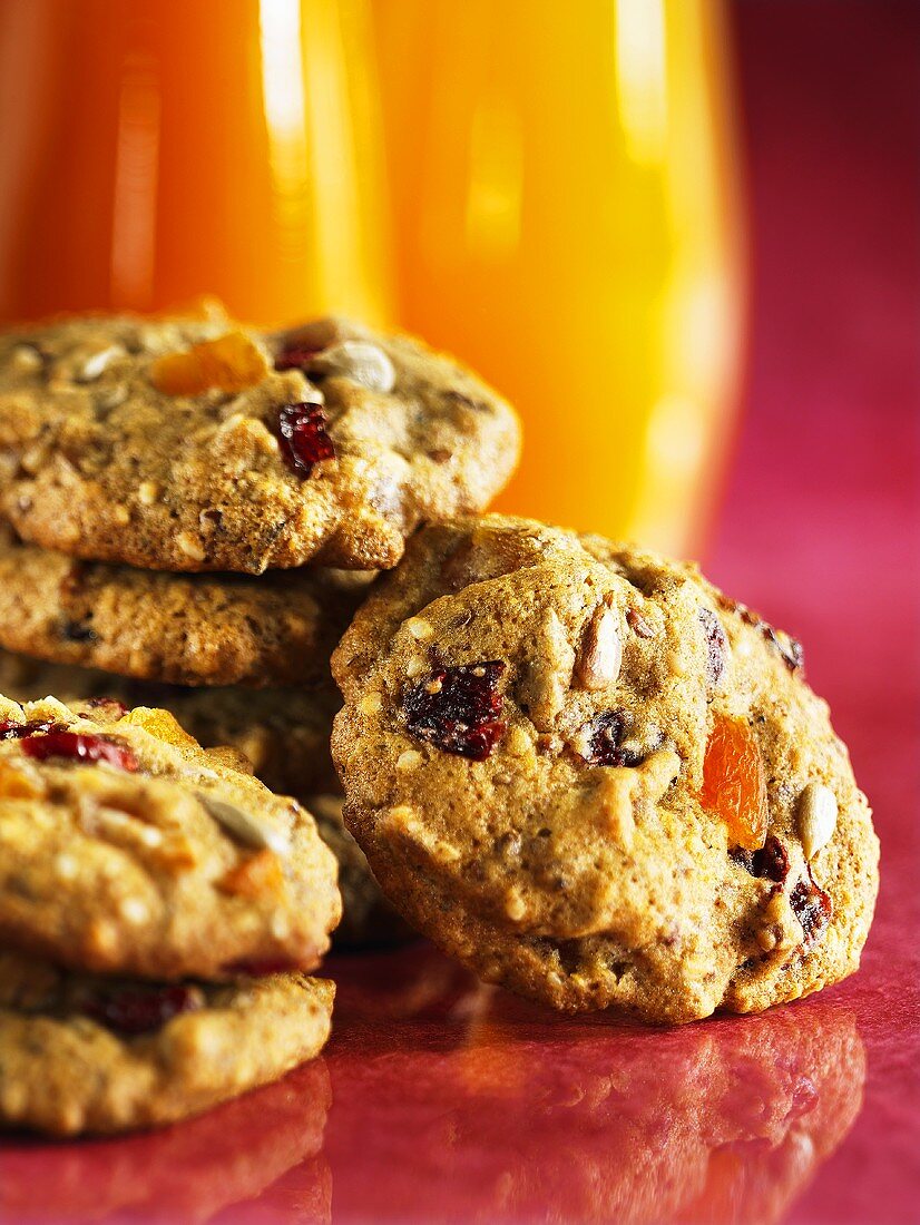Spiced biscuits with seeds and dried fruits