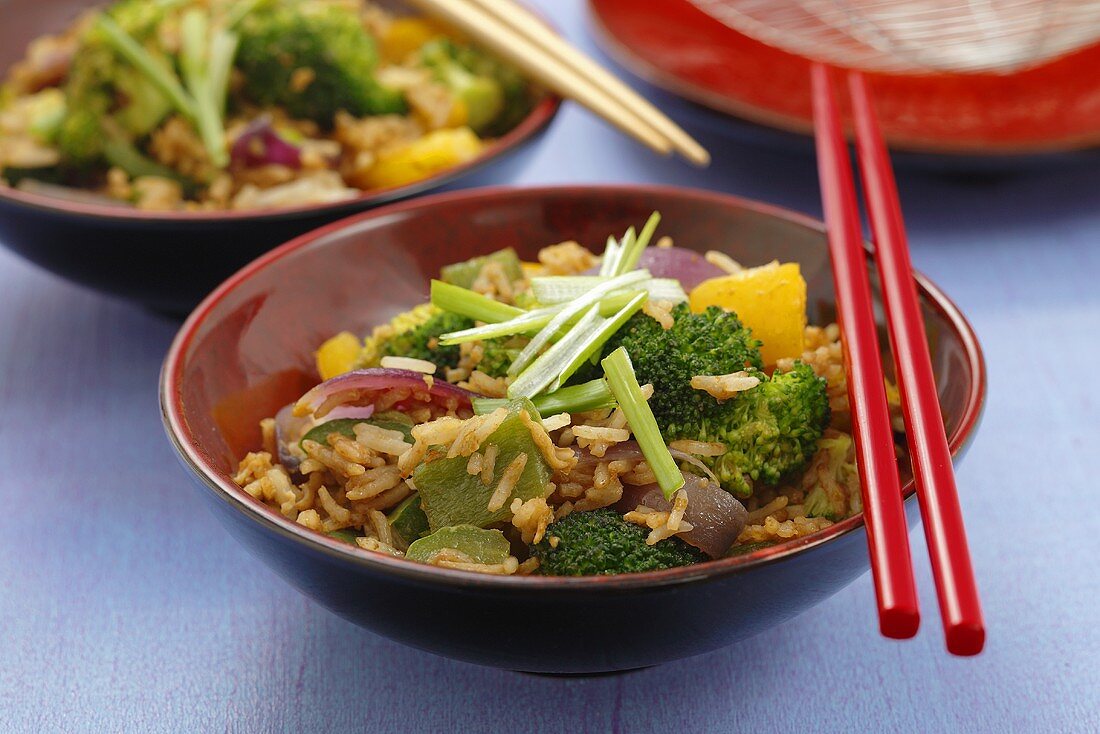 Fried rice with broccoli and pepper (China)