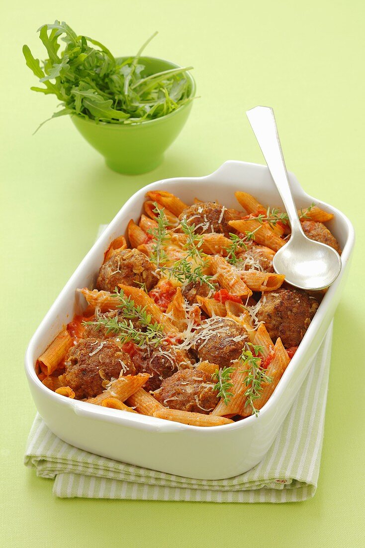 Pasta bake with penne and meatballs