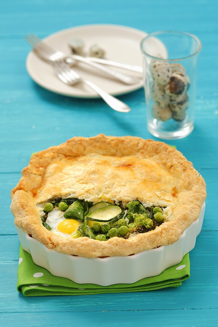 Vegetable pie with quails' eggs