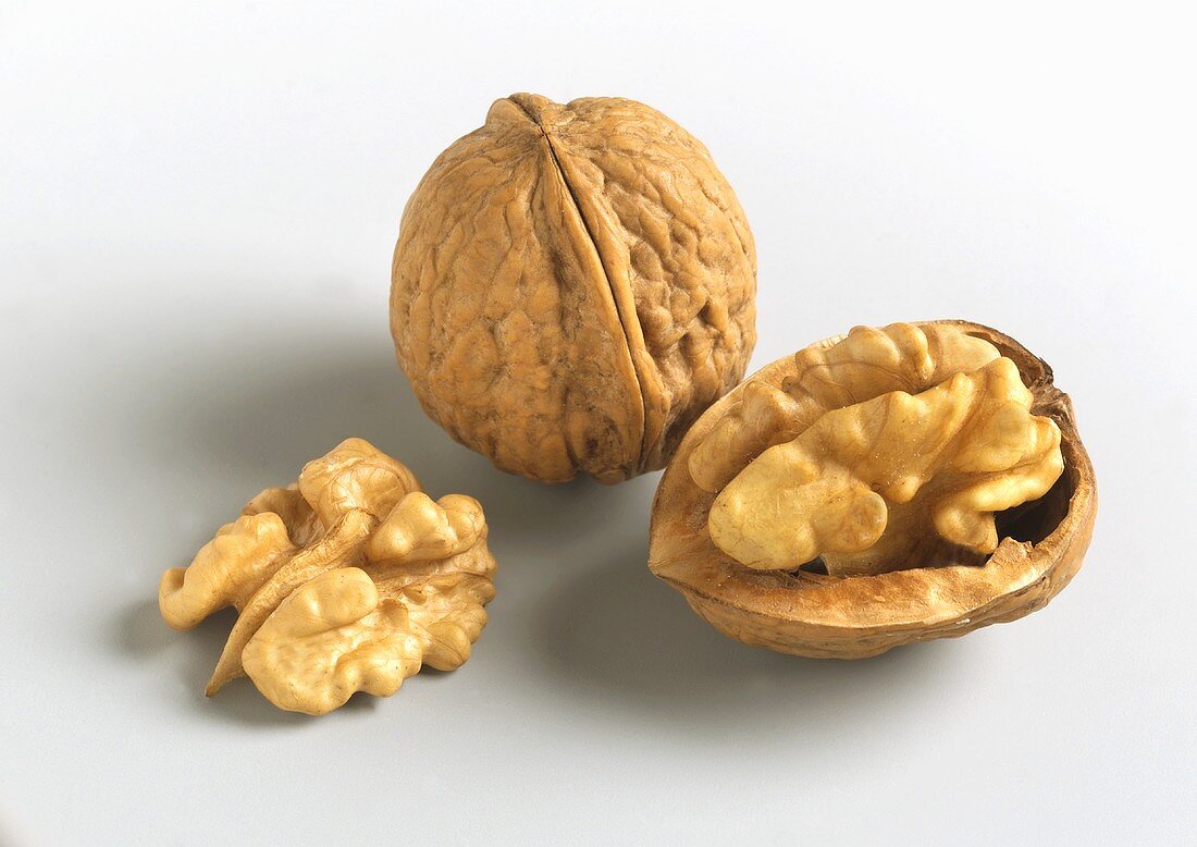 Walnuts: whole and halved with shells