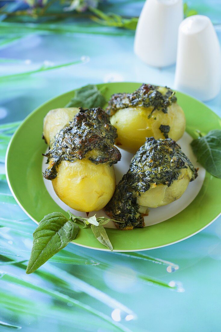 Potatoes filled with spinach sauce