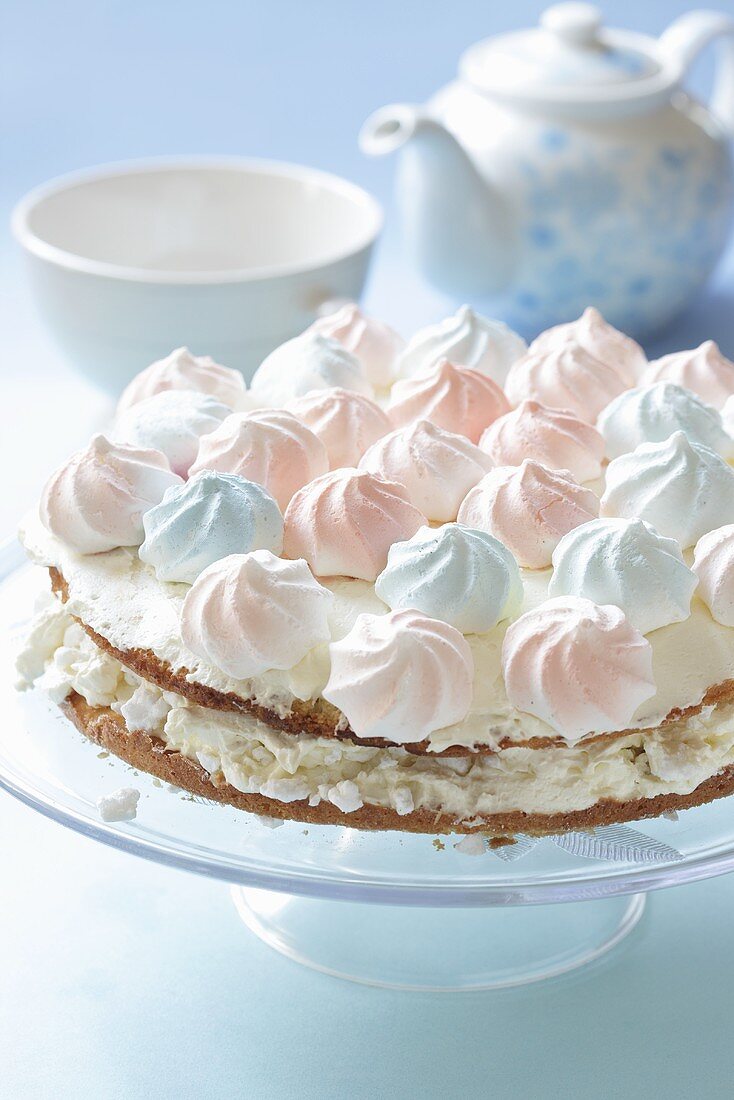 Layered tart with pastel-coloured meringue