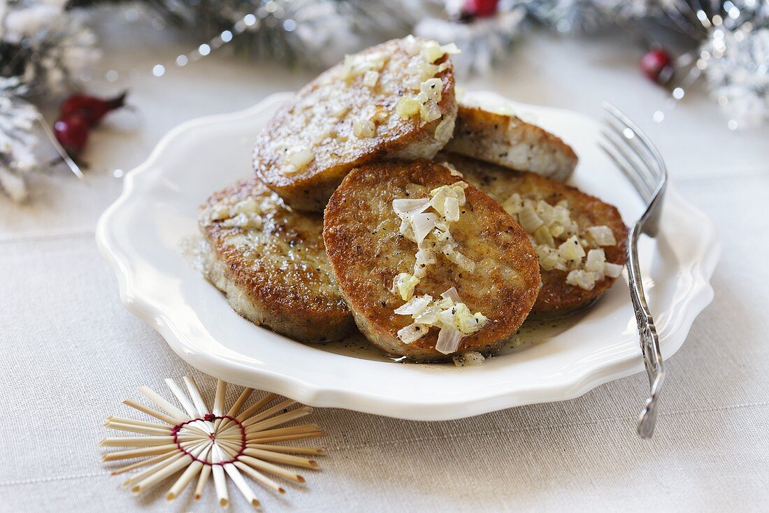 Getreidepuffer mit Zwiebeln aus Polen (weihnachtlich)