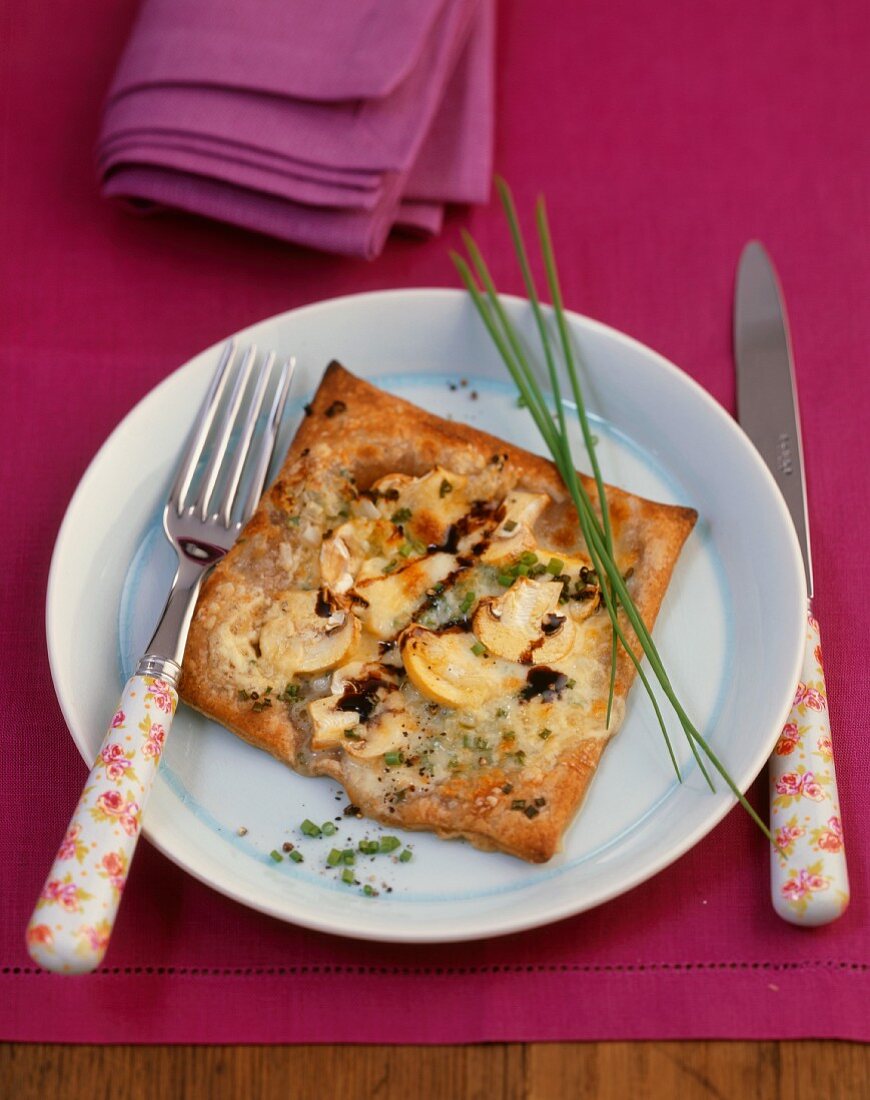 Whole-grain puff pastry tart with mushrooms and cheese